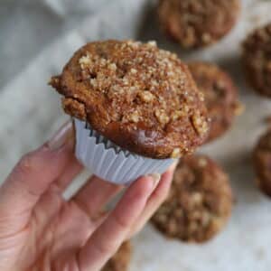 Bananenmuffins met noten en crumble