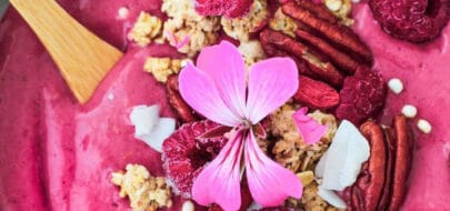 Raspberry smoothie bowl Live Puri