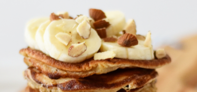 Pannenkoeken met banaan en gehakte noten